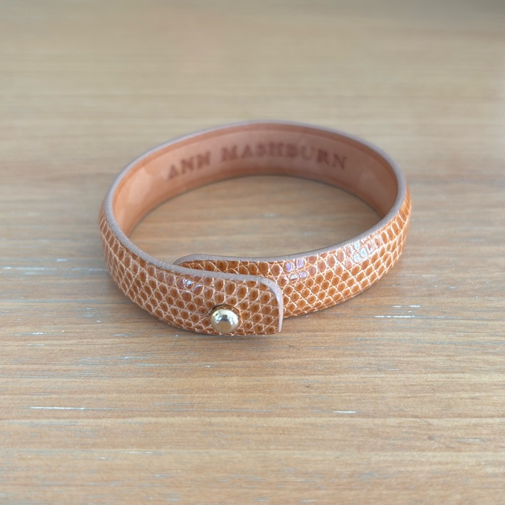 Ann Mashburn 0.5” lizard cuff bracelet in color cognac